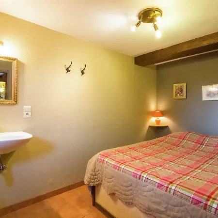 Spacious With Fireplace Doische